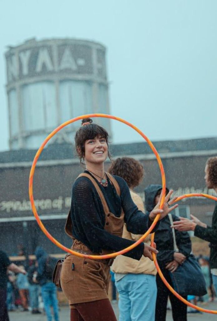 Simone Ula Hoopdance series in mei 2026